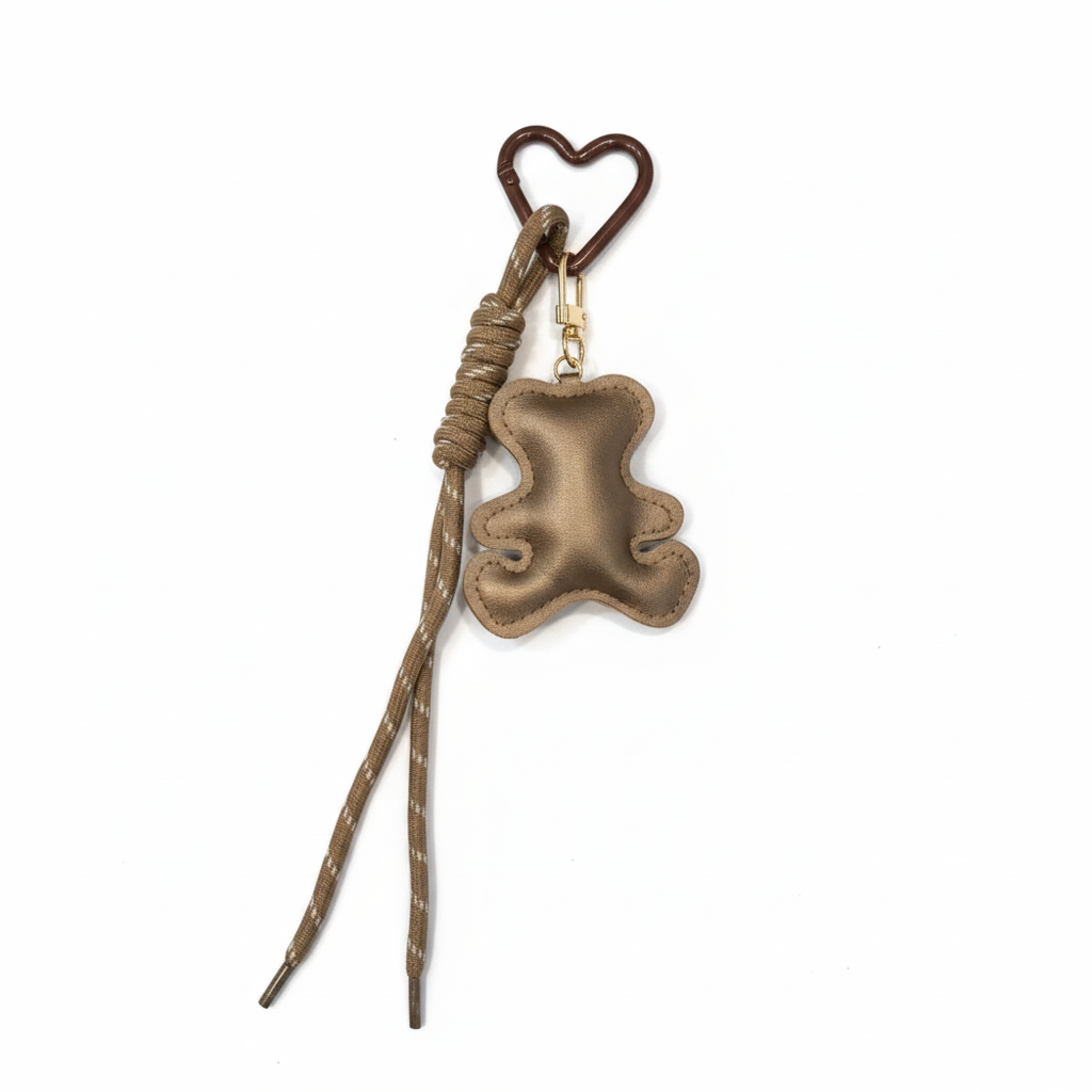 Llavero de piel dorada