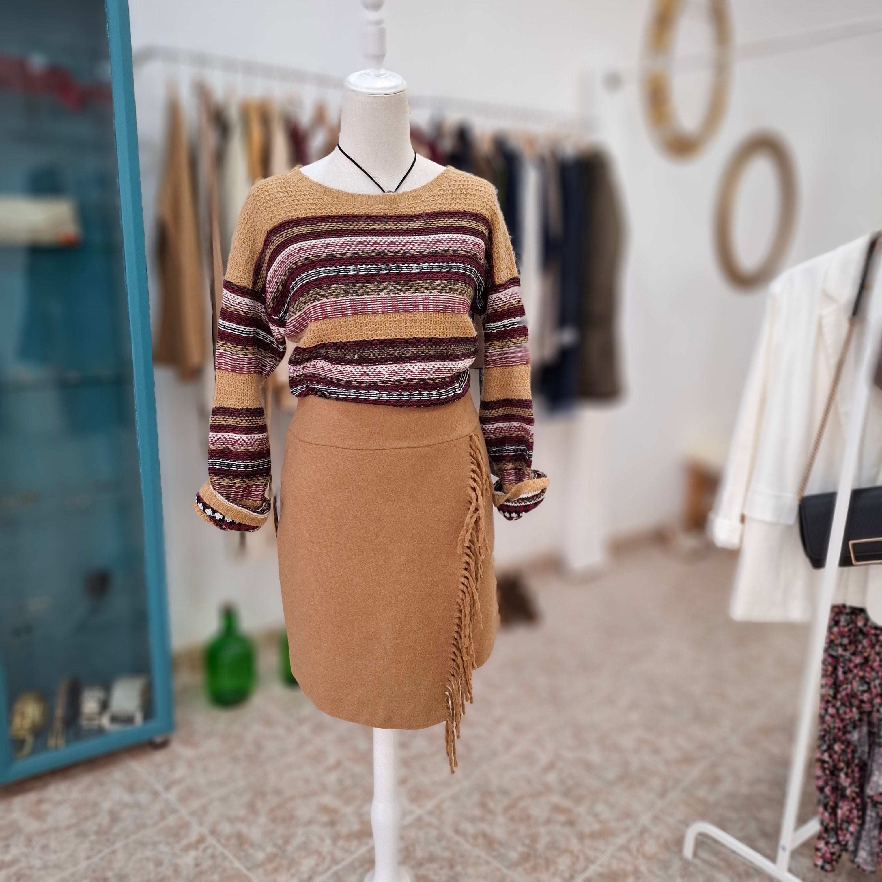 Falda de Lana con Flecos